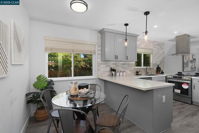 1933 Oak Park Blvd, Pleasant Hill CA: https://media.crmls.org/mediaz/c5f8f7c8-db19-49bd-9b42-dd072df02741.jpg