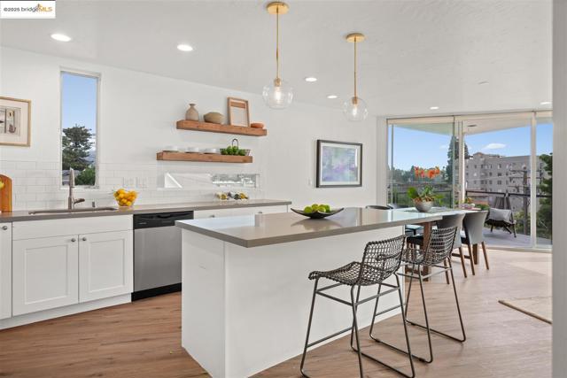 383 Staten Ave, Oakland CA: https://media.crmls.org/mediaz/c5f9274d-a05c-462d-9595-1a9ec029f444.jpg