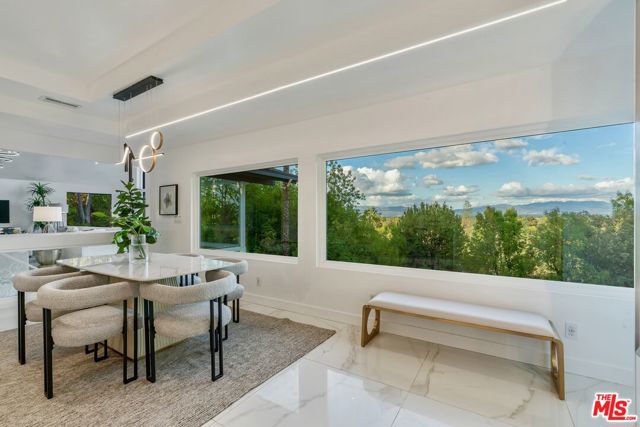 4854 Brewster Drive, Tarzana CA: https://media.crmls.org/mediaz/c5f928dc-d0fa-4d37-9377-8ca5aca767b4.jpg