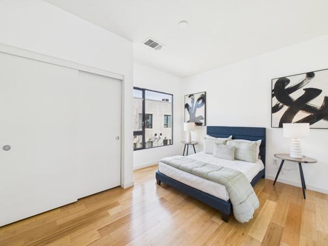 904 Zephyr Drive, Oakland CA: https://media.crmls.org/mediaz/c5f93b16-6ad3-4787-ba23-1bd801205725.jpg