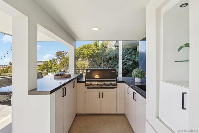 7117 Obelisco Cir, Carlsbad CA: https://media.crmls.org/mediaz/c5f98bae-5102-4e2d-a64e-3e567fc95303.jpg