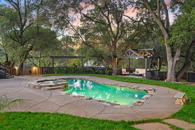 19050 Camino Barco, Saratoga CA: https://media.crmls.org/mediaz/c5f9ba36-2347-472c-8ac3-3ab350ff44e9.jpg