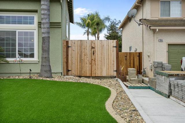 1650 Mimosa Street, Hollister CA: https://media.crmls.org/mediaz/c5fa1267-8a9e-4116-80f5-7d1c4377b2c4.jpg