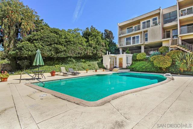 2348 La Costa Ave, Carlsbad CA: https://media.crmls.org/mediaz/c5fa4a27-b0d7-48fe-bea5-a60f32896fee.jpg