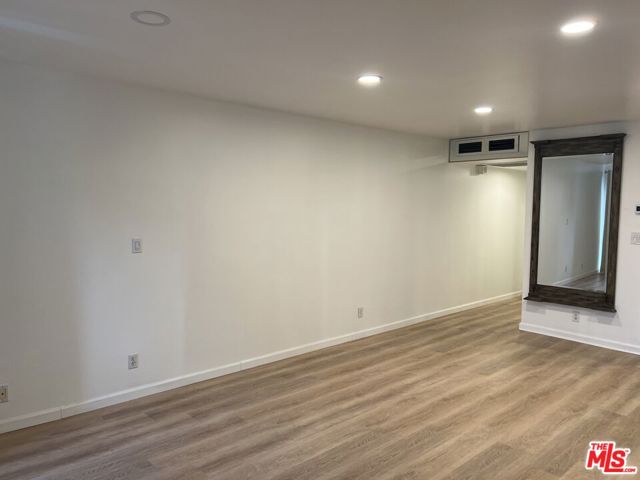 800 W 1st Street, Los Angeles CA: https://media.crmls.org/mediaz/c5fa589d-cf48-433b-a206-a99fa415bb96.jpg
