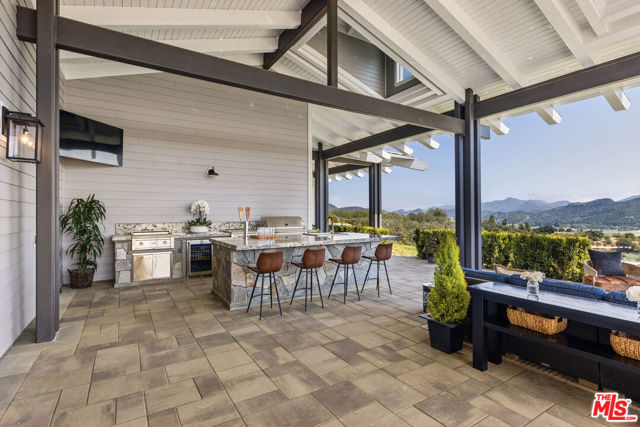 1697 W Potrero Road, Westlake Village CA: https://media.crmls.org/mediaz/c5fb0e37-8073-4ae4-a627-a8b0554573c0.jpg