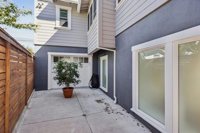 1333 Warren St, Martinez CA: https://media.crmls.org/mediaz/c5fb1cd4-a988-4df4-adf9-f20fb0b16655.jpg