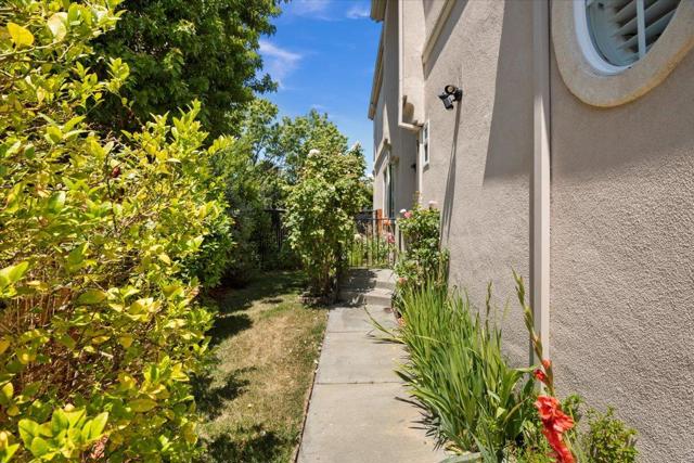 36487 Dijon Drive, Newark CA: https://media.crmls.org/mediaz/c5fb33f4-5151-4c25-904c-2c2bead92517.jpg