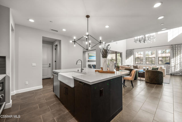 2492 Rondell Road, Camarillo CA: https://media.crmls.org/mediaz/c5fb8df7-3383-46bf-b78c-804c68918175.jpg