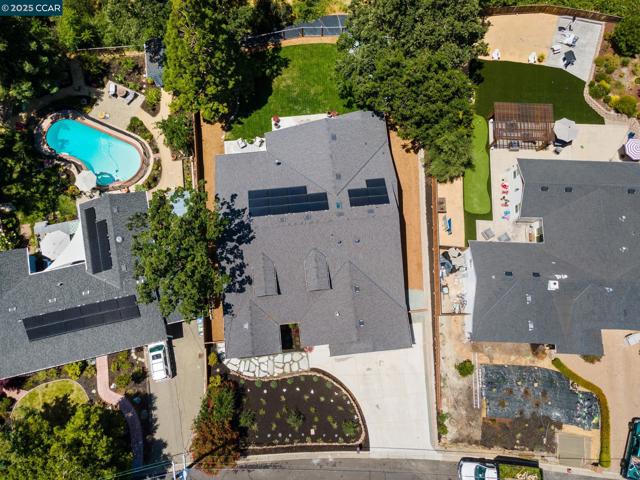 267 Valle Vista Dr, Danville CA: https://media.crmls.org/mediaz/c5fbf4e6-10f2-4606-b17a-73fcec8027f8.jpg