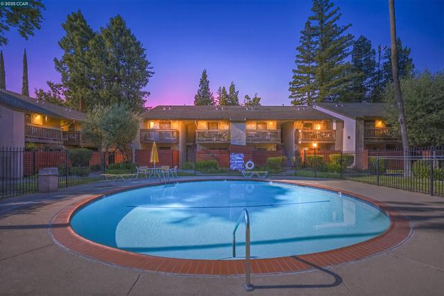 2730 Oak Rd, Walnut Creek CA: https://media.crmls.org/mediaz/c5fc5965-1a6d-4f43-a790-c5b5a357dad2.jpg
