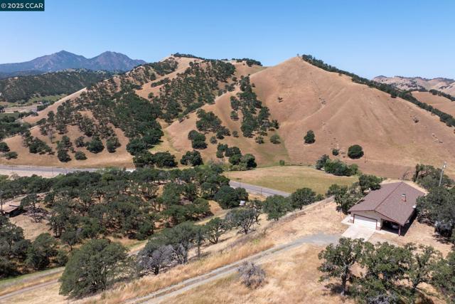 16700 Marsh Creek Rd, Clayton CA: https://media.crmls.org/mediaz/c5fccfe6-7429-4b89-9671-bdcbe6e9fd44.jpg