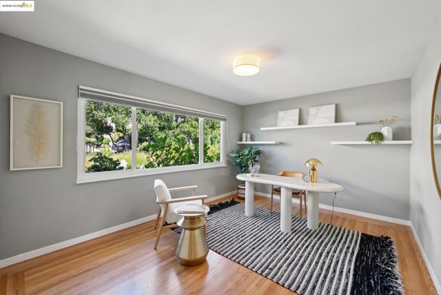 1989 Oakview Dr, Oakland CA: https://media.crmls.org/mediaz/c5fd1e22-1580-44f4-a97c-5871c5dba36d.jpg
