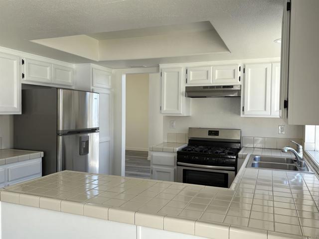Detail Gallery Image 11 of 41 For 735 Rivertree Dr, Oceanside,  CA 92058 - 4 Beds | 3 Baths