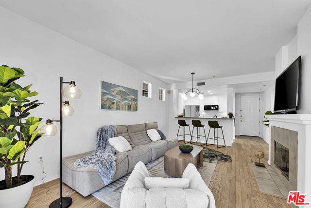 13075 Pacific, Playa Vista CA: https://media.crmls.org/mediaz/c5fd941e-7e9e-4e69-a600-9a31b8687920.jpg
