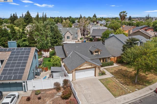 1023 Snowgoose Ln, Manteca CA: https://media.crmls.org/mediaz/c5fe1457-da9e-4f36-b62d-134dcf86b4dc.jpg