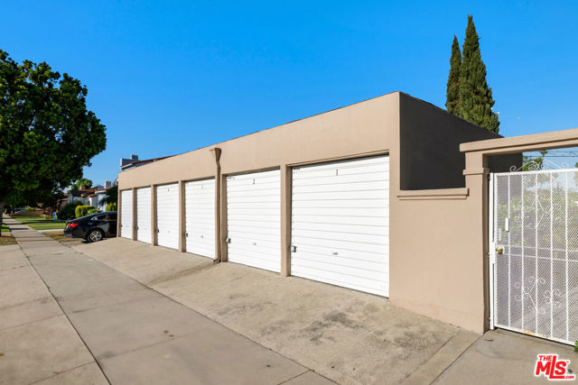 4196 5th Avenue, Los Angeles CA: https://media.crmls.org/mediaz/c5fe2e6e-7e30-4f01-a8c1-3667ff931da0.jpg
