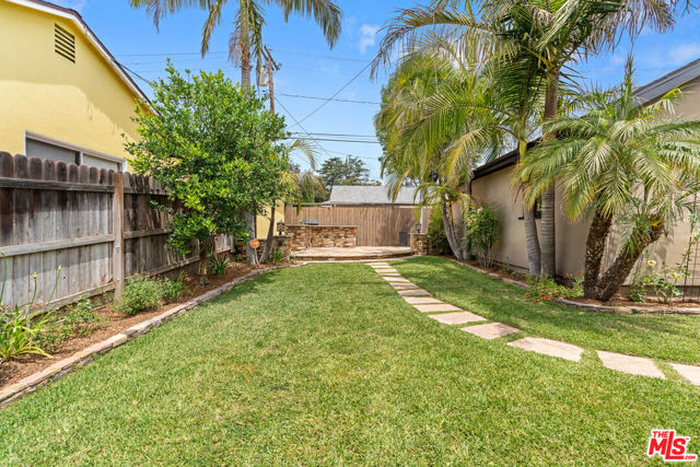 1865 E Villa Street, Pasadena CA: https://media.crmls.org/mediaz/c5fe3cbd-b070-4d5f-8099-b92bd79bf624.jpg