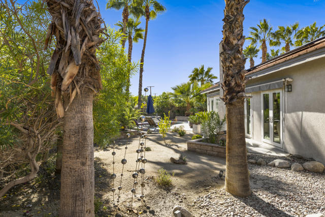 2900 S Redwood Drive, Palm Springs CA: https://media.crmls.org/mediaz/c5fe560d-4f86-4fb2-af40-4602d6375fa1.jpg