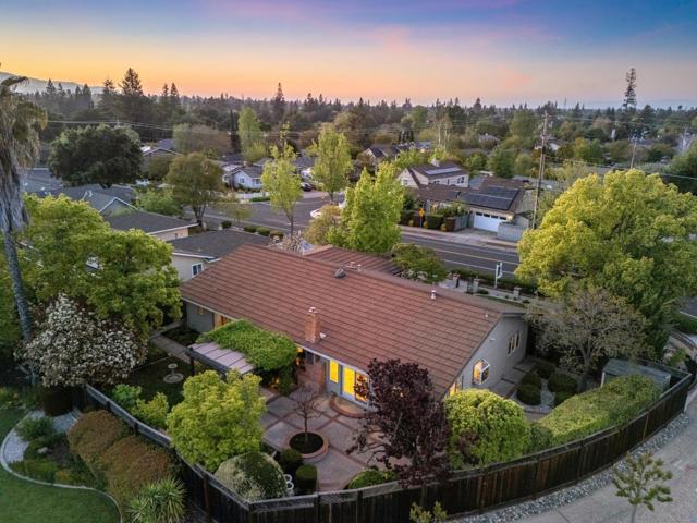 16100 Shannon Road, Los Gatos CA: https://media.crmls.org/mediaz/c5fe98d9-1620-4043-848d-731e660b7bc9.jpg
