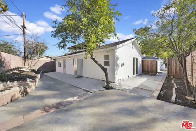 21819 Arminta Street, Canoga Park CA: https://media.crmls.org/mediaz/c5feb804-3cff-4d73-9a23-4a09c3582803.jpg