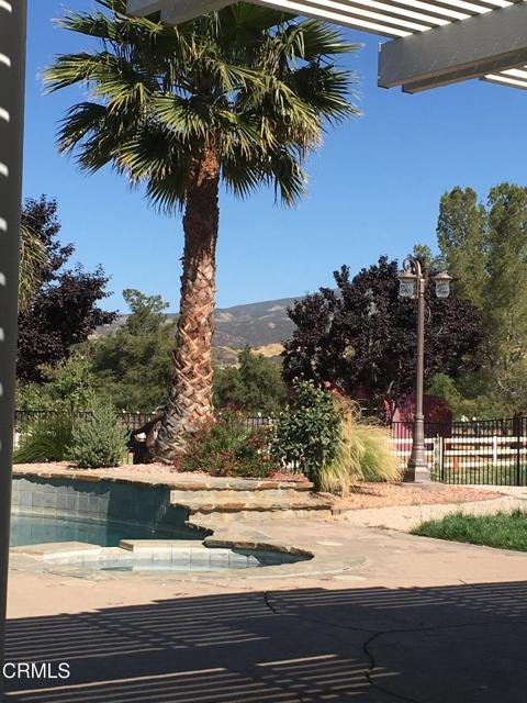 35135 Caprock Road, Santa Clarita CA: https://media.crmls.org/mediaz/c5fec234-425e-4233-a1eb-bb8a2484f8e2.jpg