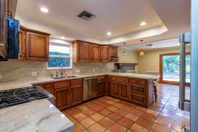 Detail Gallery Image 7 of 38 For 7944 Day St, Sunland,  CA 91040 - 3 Beds | 2 Baths