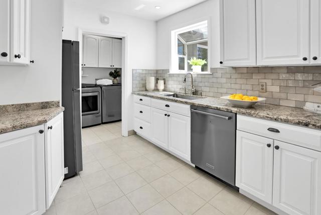 2653 Brewster Avenue, Redwood City CA: https://media.crmls.org/mediaz/c5ff49af-c237-4558-bfe1-1829e23eca7e.jpg