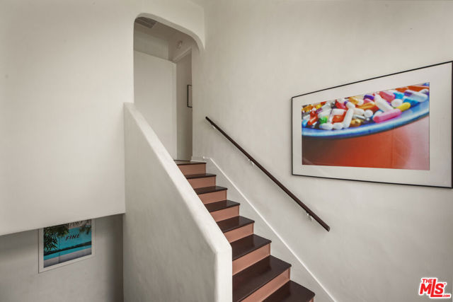 2316 Kenilworth Avenue, Los Angeles CA: https://media.crmls.org/mediaz/c5ffbac5-8780-496d-806f-f69cb9af02ec.jpg