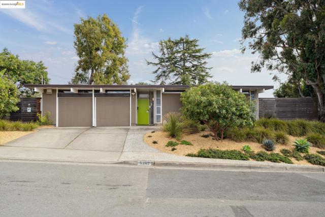 5345 Crown Ct, Castro Valley CA: https://media.crmls.org/mediaz/c5ffdf9c-29a5-4aff-bdc4-de9cb4e57912.jpg