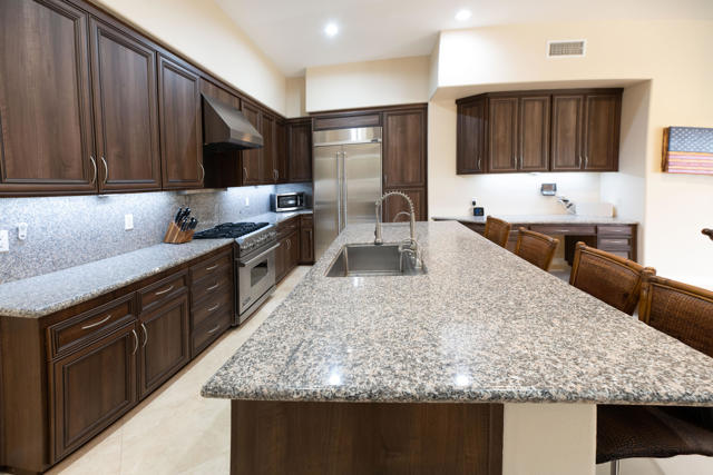 57 Laken Lane, Palm Desert CA: https://media.crmls.org/mediaz/c60077a8-8479-48dc-b46b-d4f03f2e7012.jpg
