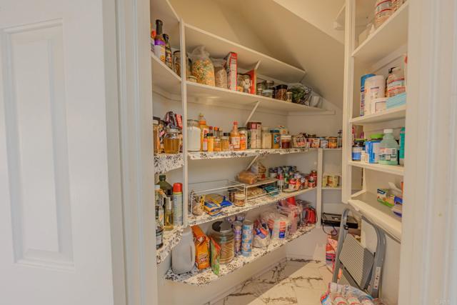 22633 Inspiration Pt, Canyon Lake CA: https://media.crmls.org/mediaz/c600c7ad-716a-4d85-b832-31da2dbb4f09.jpg