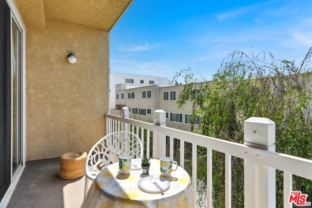 8505 Gulana Avenue, Playa del Rey CA: https://media.crmls.org/mediaz/c600e7ee-3c35-4d1e-98e7-a7df6a389195.jpg