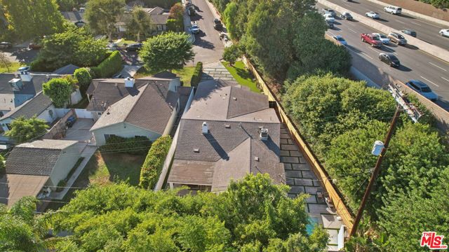 4656 Greenbush Avenue, Sherman Oaks CA: https://media.crmls.org/mediaz/c60206b7-caed-4b02-8ce7-209cddf0f54c.jpg