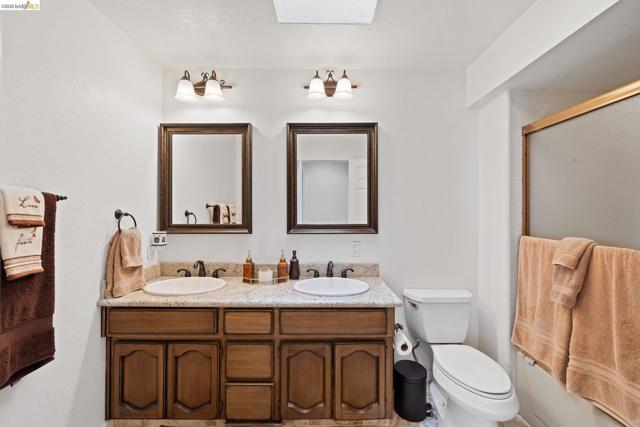 Image 17 of 39 For 5621 Starboard Dr