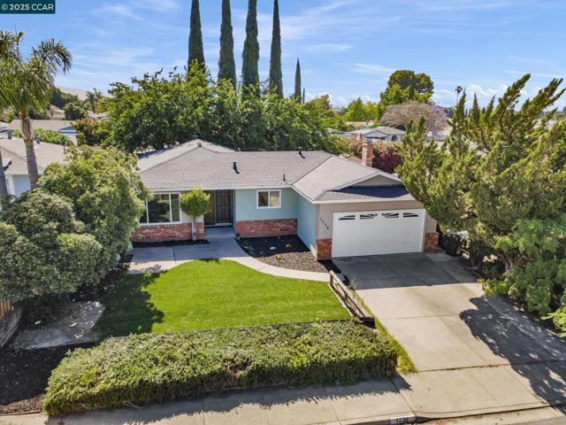 1330 Aster Dr, Antioch CA: https://media.crmls.org/mediaz/c6025236-09ba-4cb5-a5bd-b1ae071552e9.jpg