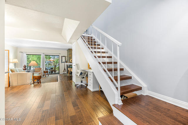 5720 Skyview Way, Agoura Hills CA: https://media.crmls.org/mediaz/c6027387-9339-4bb1-b334-5a1aaca08758.jpg