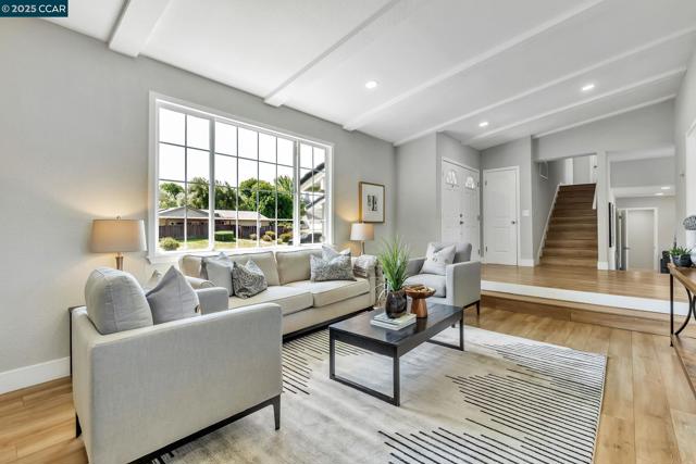 2782 Canyon Creek Dr, San Ramon CA: https://media.crmls.org/mediaz/c6027b57-3b1c-4b32-ae74-6954b4a14f1d.jpg