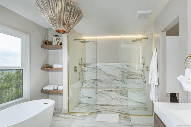 7362 Brodiaea Way, La Jolla CA: https://media.crmls.org/mediaz/c602cca3-f90b-4edf-9018-2ecb505808c4.jpg