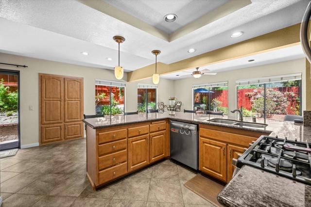 10965 Elderwood Ct, Scripps Miramar CA: https://media.crmls.org/mediaz/c6032313-fa33-4d4c-85a5-5ab3c42cab4f.jpg
