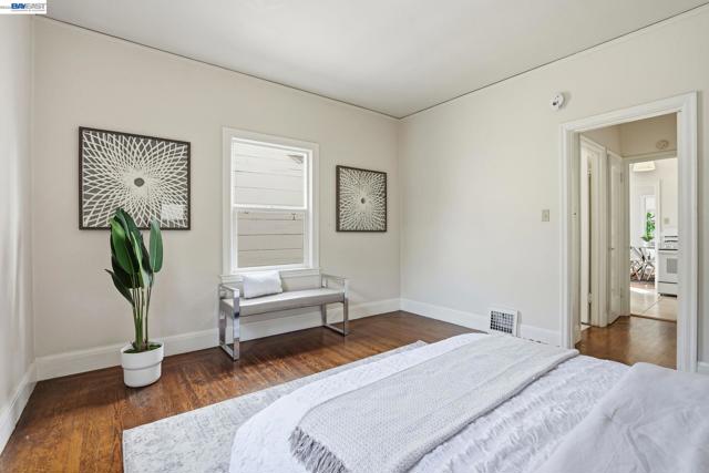 1424 Hampel St, Oakland CA: https://media.crmls.org/mediaz/c6036a54-4679-45e4-8db1-0476b43a5f39.jpg