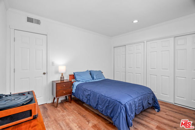 6160 Whitsett Avenue, 10 photo 14
