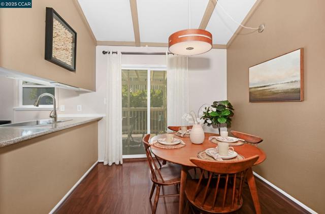 433 Ridgeview Dr, Pleasant Hill CA: https://media.crmls.org/mediaz/c60438cb-5bb5-40d7-a735-86268937bacb.jpg