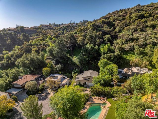 3735 Montuso Place, Encino CA: https://media.crmls.org/mediaz/c604ca4b-5d87-497f-94a0-45dfe41c80f5.jpg