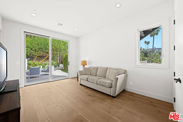 1324 Monument Street, Pacific Palisades CA: https://media.crmls.org/mediaz/c60512ae-9753-490a-9a0b-8739130938dc.jpg