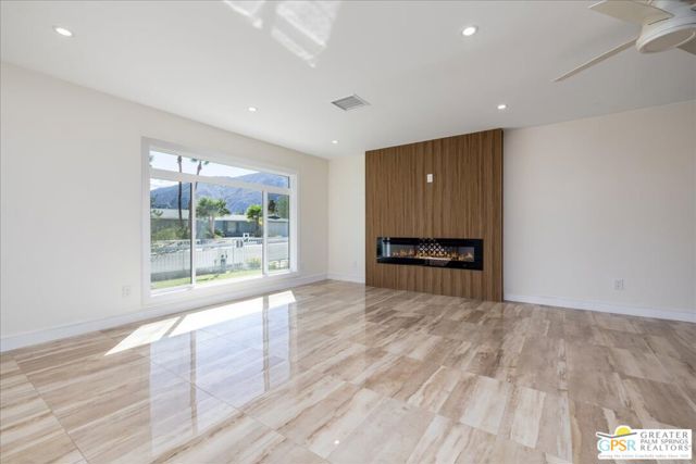 372 E Molino Road, Palm Springs CA: https://media.crmls.org/mediaz/c60545d1-412a-49d7-a87f-f8ce993a5728.jpg