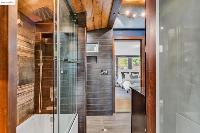 6141 Merriewood Dr, Oakland CA: https://media.crmls.org/mediaz/c6054b9c-a110-49d2-be47-0ac64581ba91.jpg