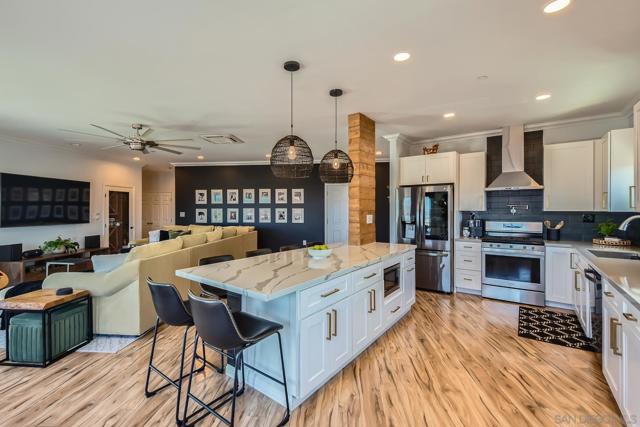 9180 Tokaj Ln, Spring Valley CA: https://media.crmls.org/mediaz/c6060509-7510-4eb0-92c9-6ea28f10d887.jpg