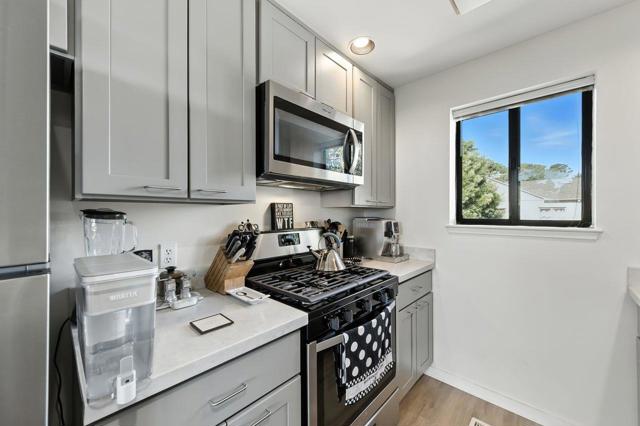 790 Hillcrest Way, Redwood City CA: https://media.crmls.org/mediaz/c6067fb9-9fb6-4b42-819c-9b01cdf79419.jpg