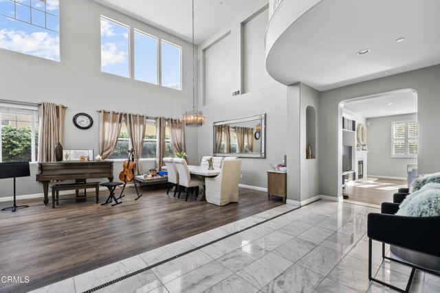 2012 Keltic Lodge Drive, Oxnard CA: https://media.crmls.org/mediaz/c6069467-19e5-43b6-a07a-63fa092e5ed1.jpg